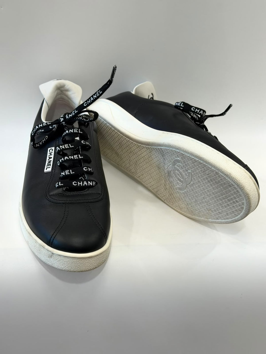 CHANEL INTERLOCKING CC LOGO LEATHER SNEAKERS
