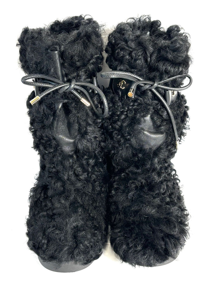 CHANEL INTERLOCKING CC LOGO SHEARLING BOOTS