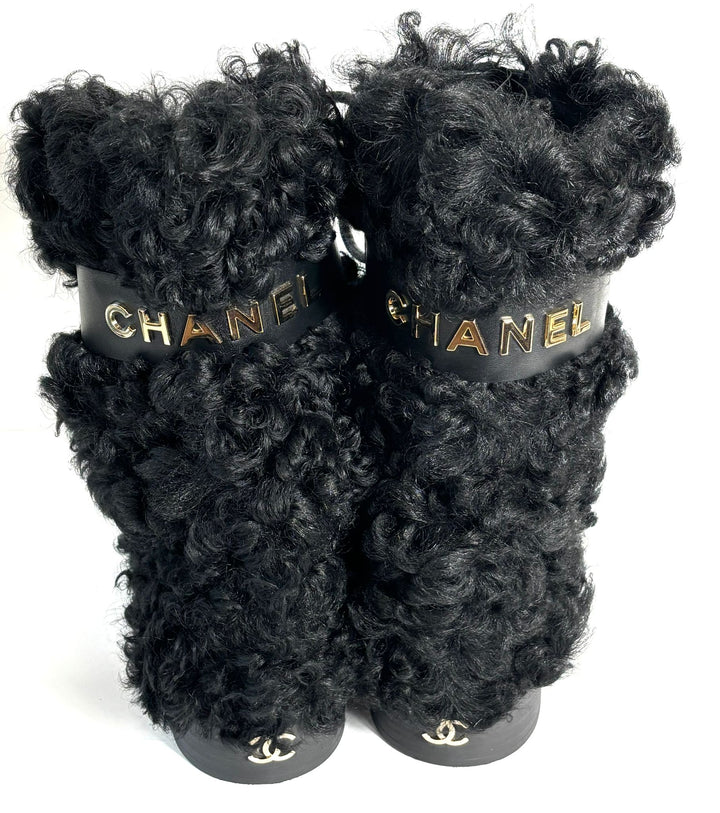CHANEL INTERLOCKING CC LOGO SHEARLING BOOTS