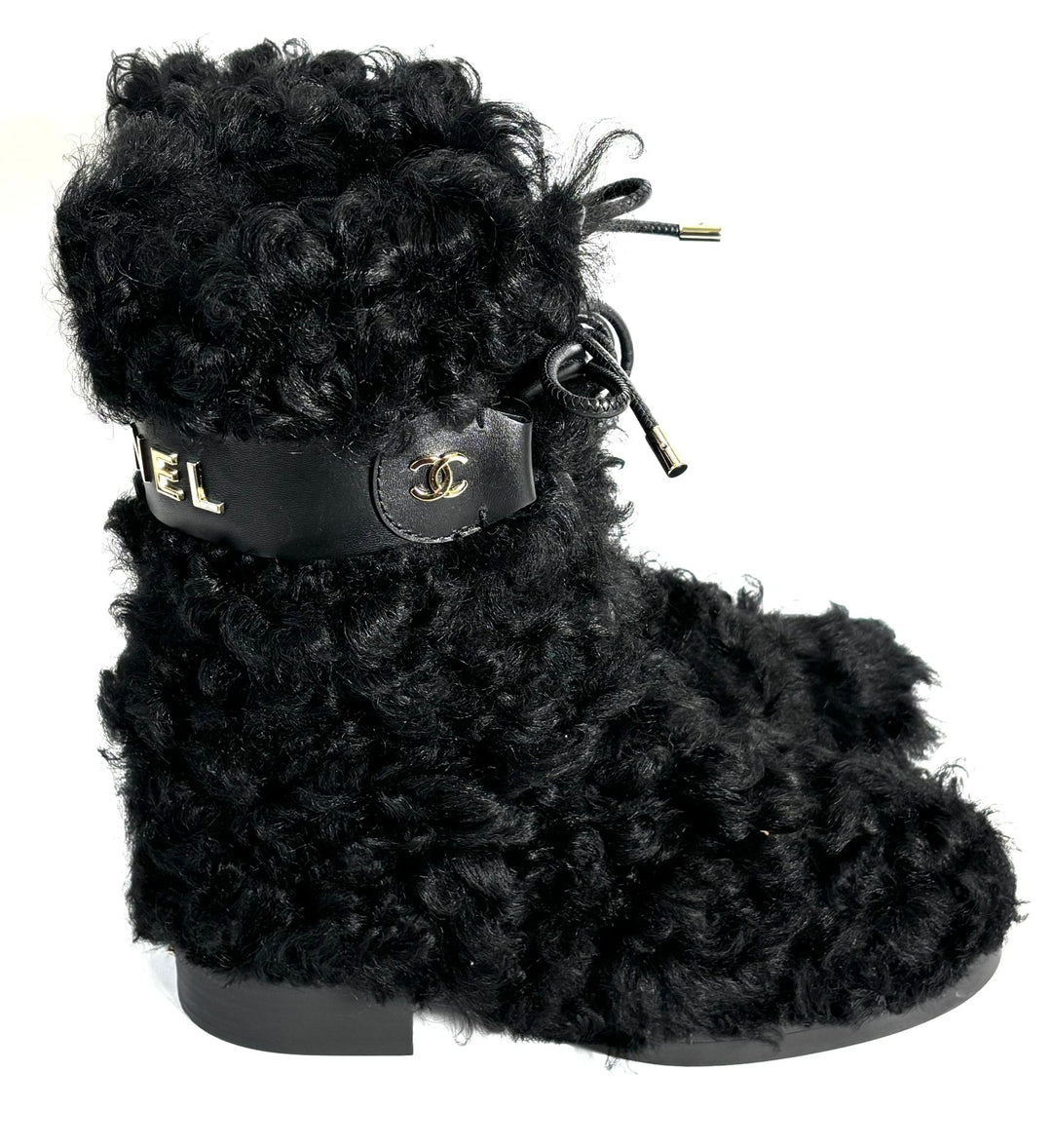 CHANEL INTERLOCKING CC LOGO SHEARLING BOOTS – Caroline's Fashion