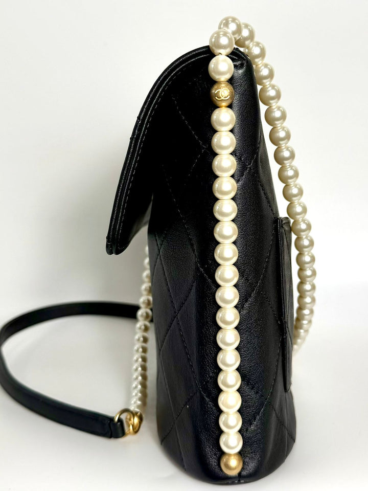 CHANEL QUILTED CALFSKIN ABOUT PEARLS HOBO CROSSBODY BAG