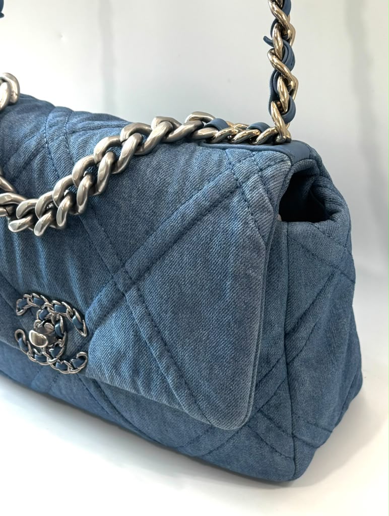 CHANEL 19 QUILTED DENIM MEDIUM FLAP SHOULDER BAG