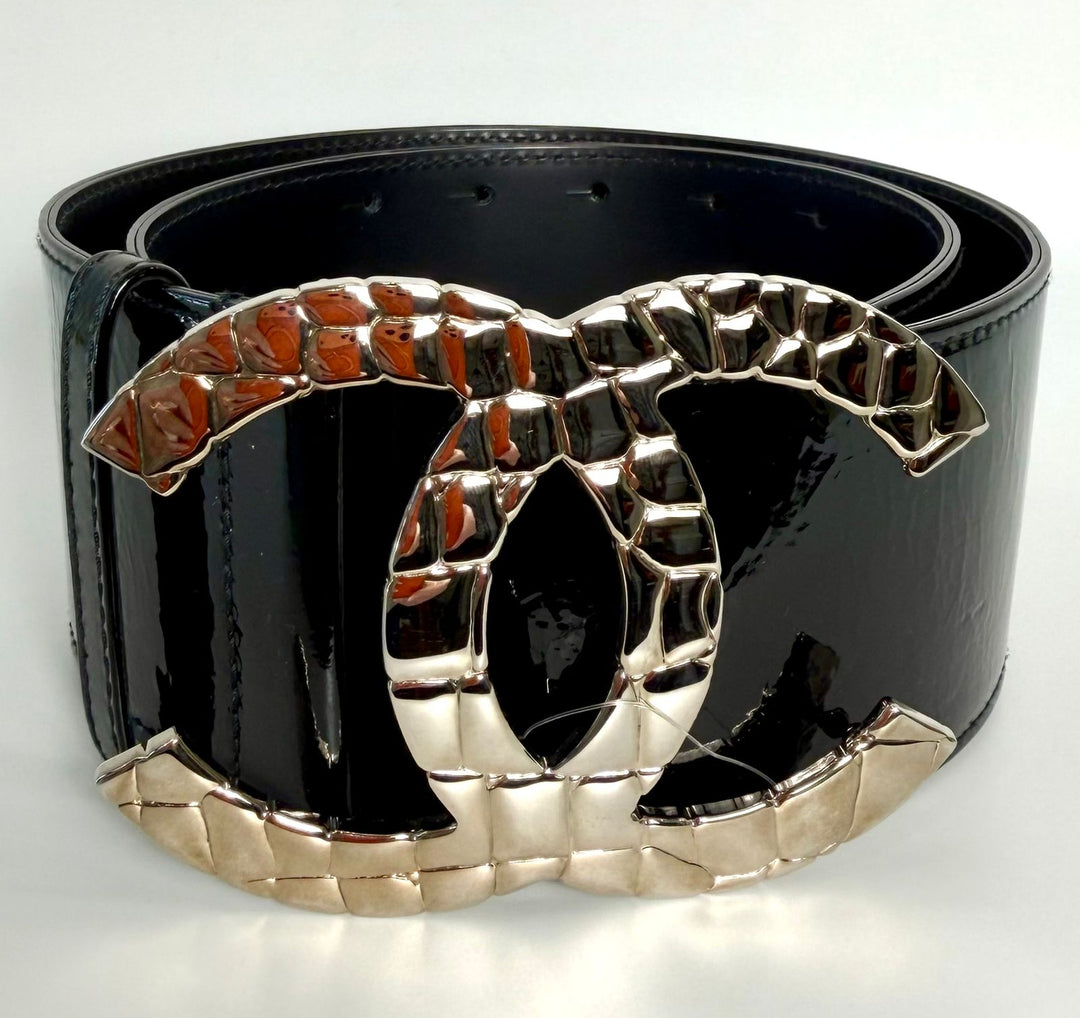 CHANEL PATENT LEATHER CC BELT