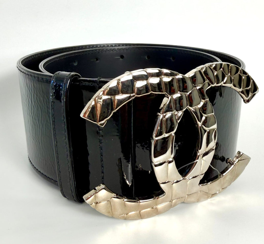CHANEL PATENT LEATHER CC BELT