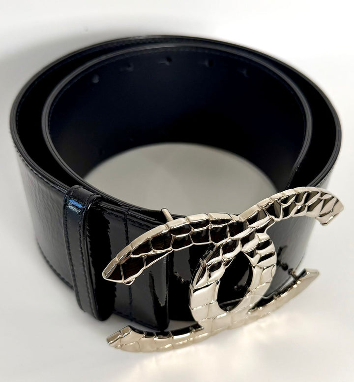 CHANEL PATENT LEATHER CC BELT