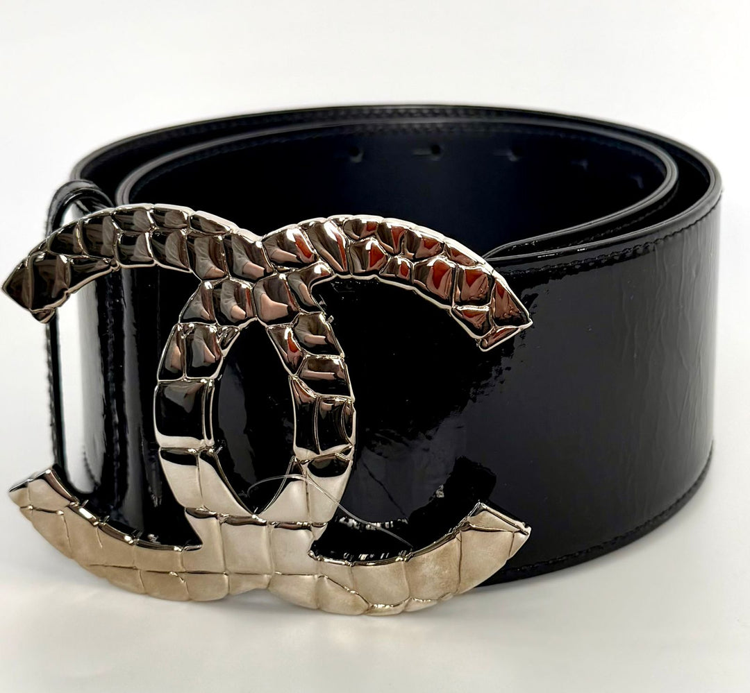 CHANEL PATENT LEATHER CC BELT
