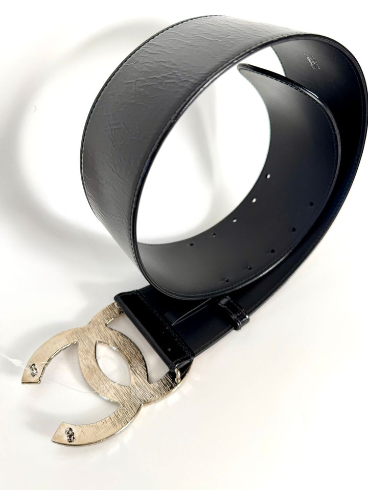 CHANEL PATENT LEATHER CC BELT