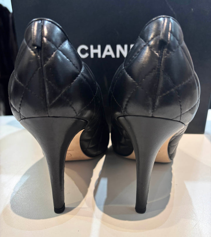 CHANEL CC QUILTED LAMBSKIN LEATHER PUMPS