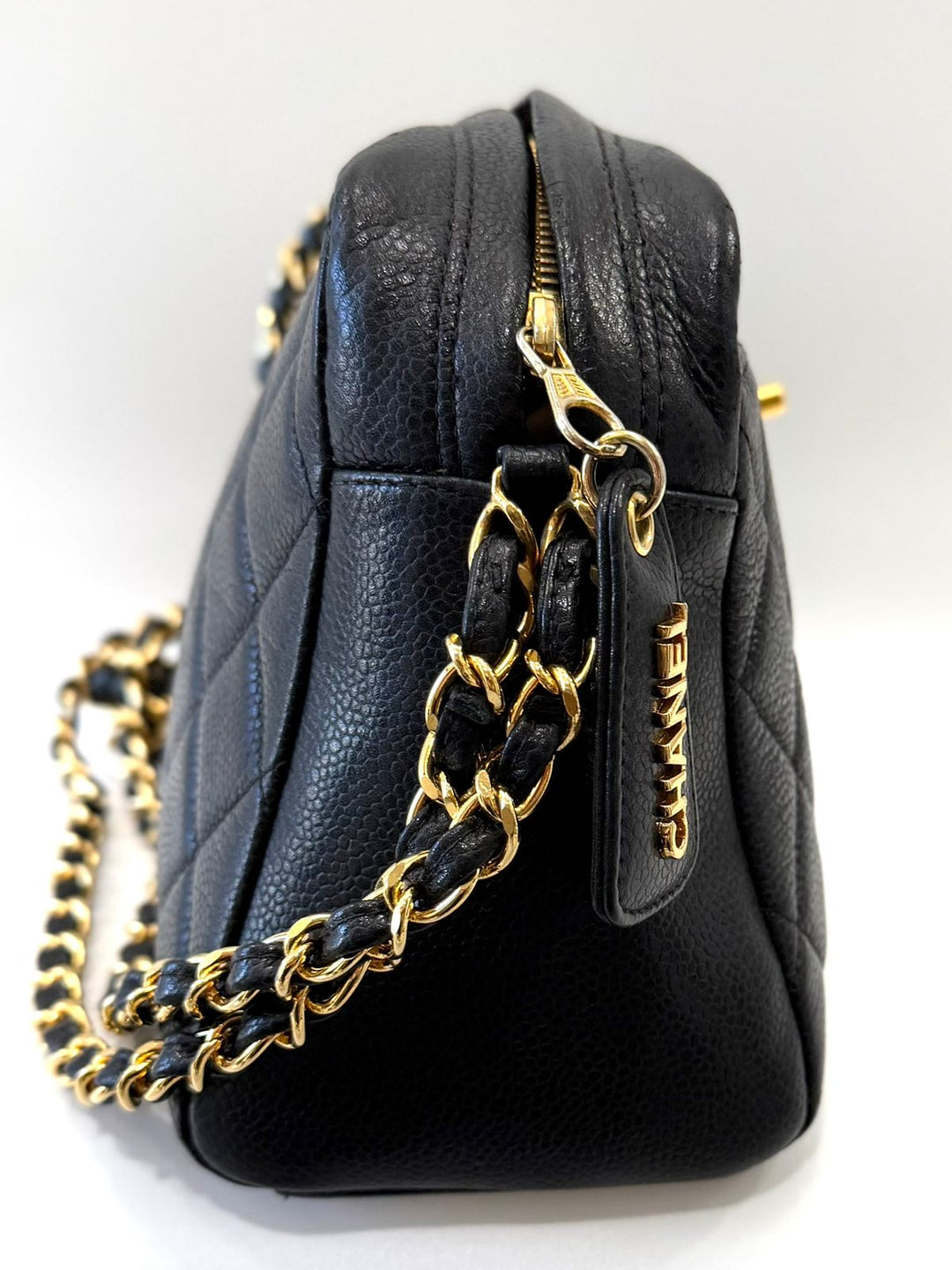 CHANEL QUILTED CAVIAR LEATHER VINTAGE CAMERA BAG