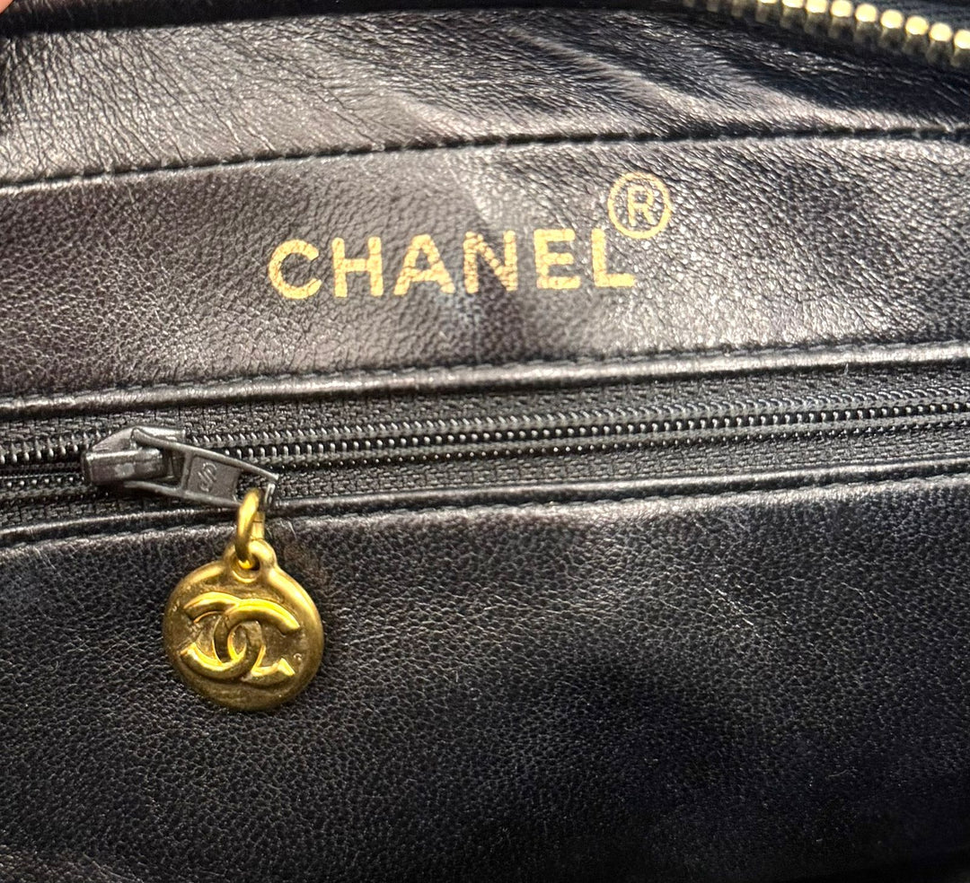 CHANEL QUILTED CAVIAR LEATHER VINTAGE CAMERA BAG
