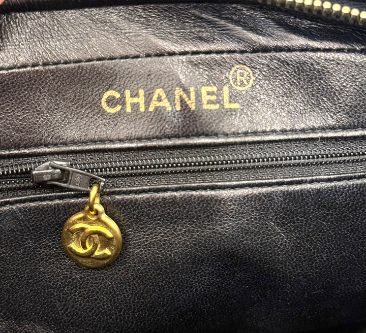 CHANEL QUILTED CAVIAR LEATHER VINTAGE CAMERA BAG