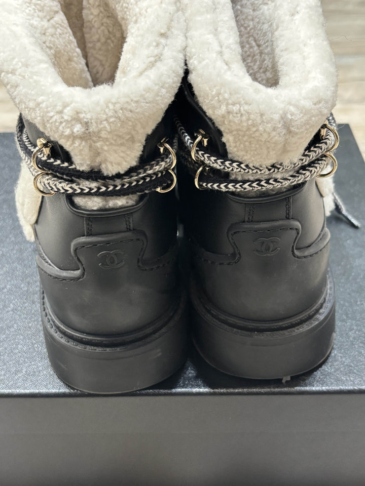 CHANEL CC CALFSKIN LEATHER SHEARLING LACE-UP BOOTS