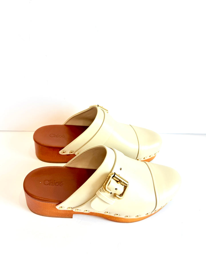 CHLOÉ JEANNETTE CALFSKIN LEATHER STUDDED CLOGS