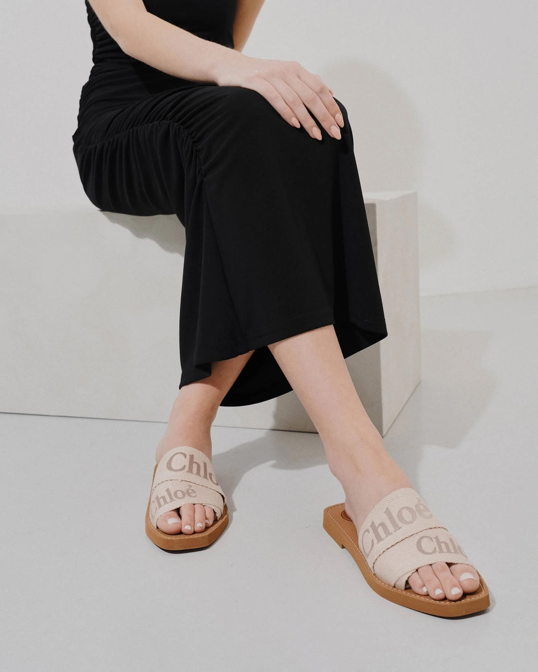 CHLOÉ WOODY LOGO PRINT FLAT MULES