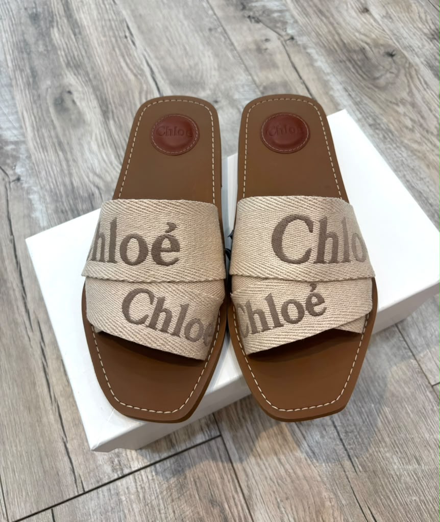CHLOÉ WOODY LOGO PRINT FLAT MULES