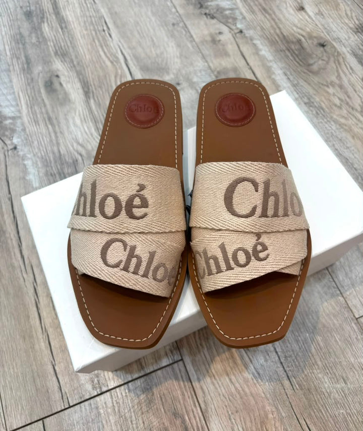 CHLOÉ WOODY LOGO PRINT FLAT MULES