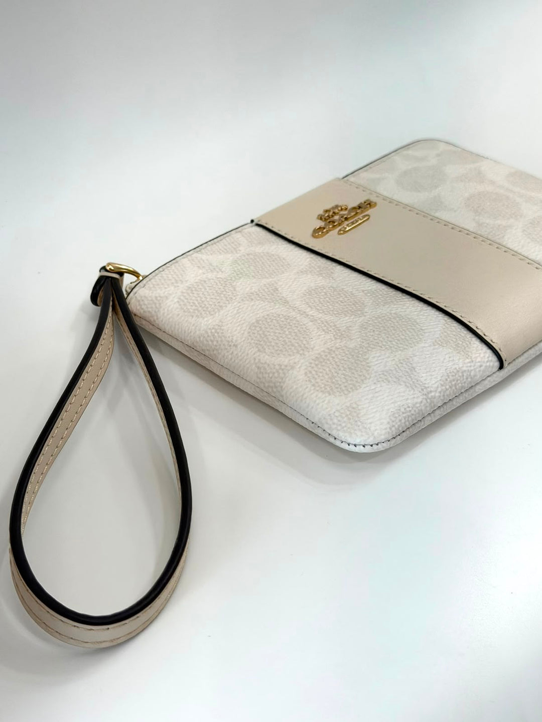 COACH SIGNATURE CANVAS ZIP WRISTLET