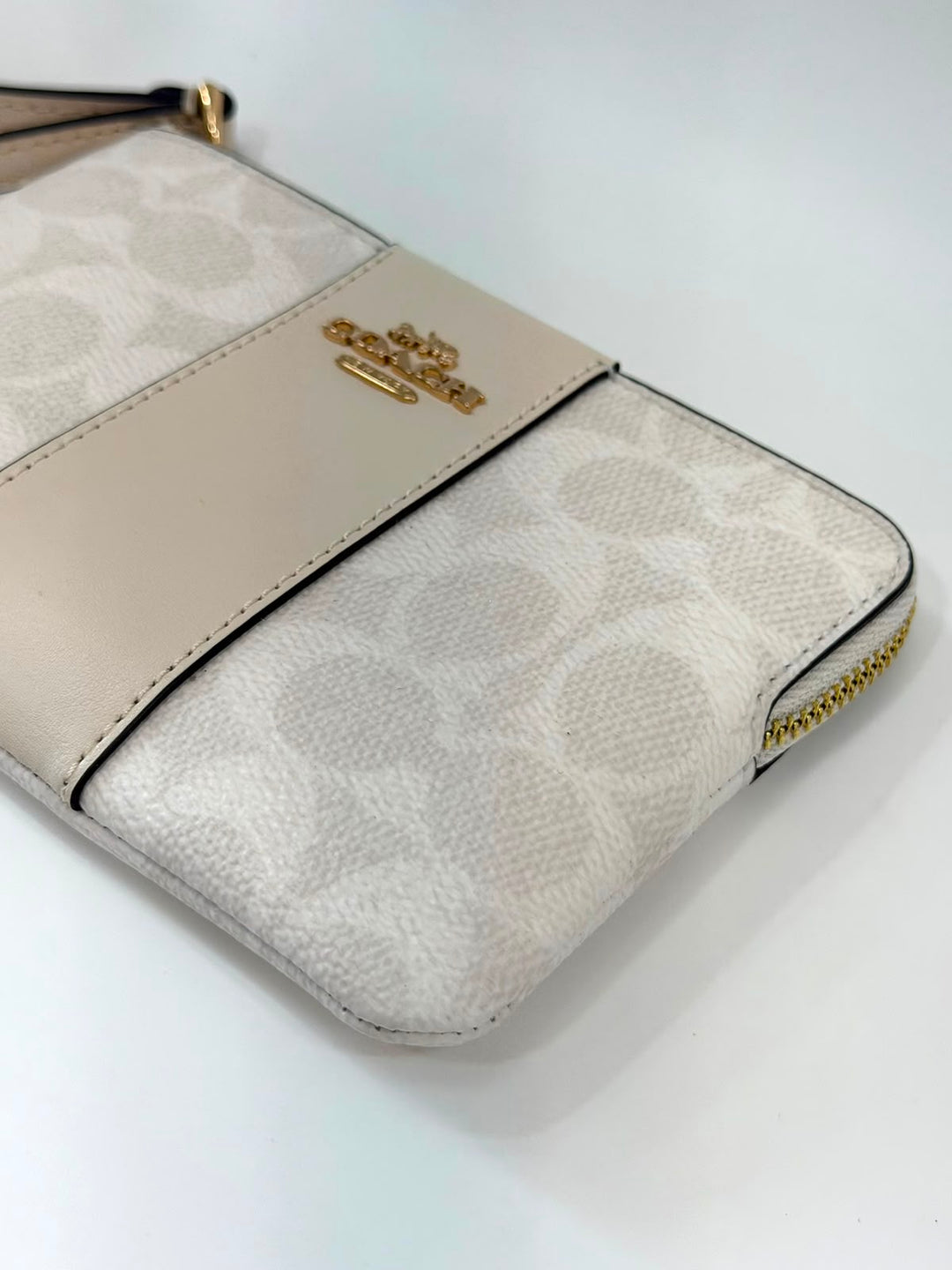 COACH SIGNATURE CANVAS ZIP WRISTLET
