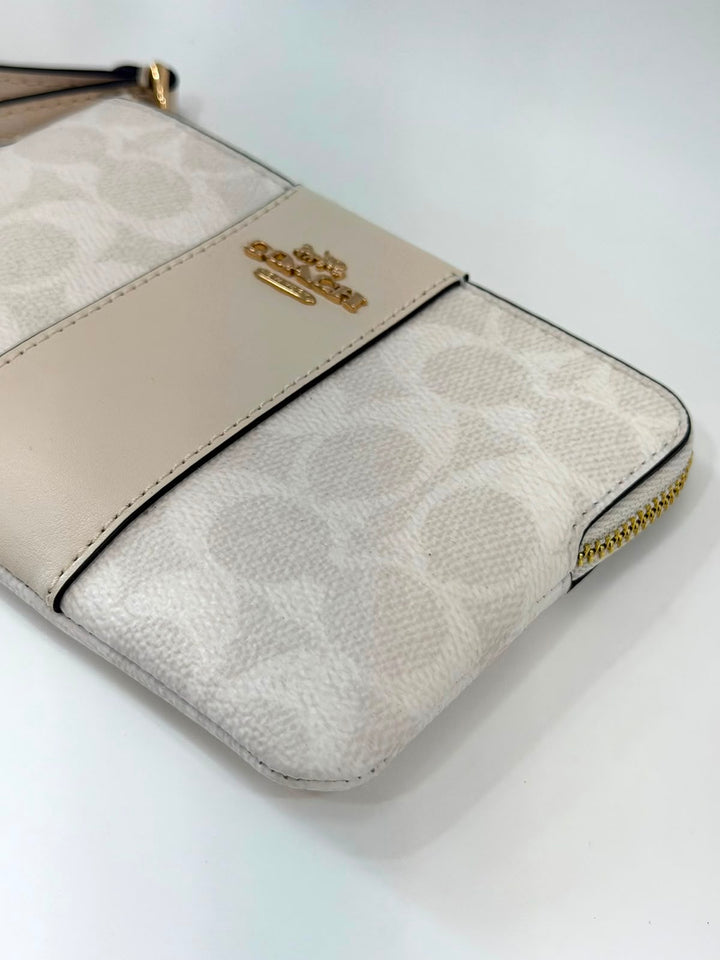 COACH SIGNATURE CANVAS ZIP WRISTLET
