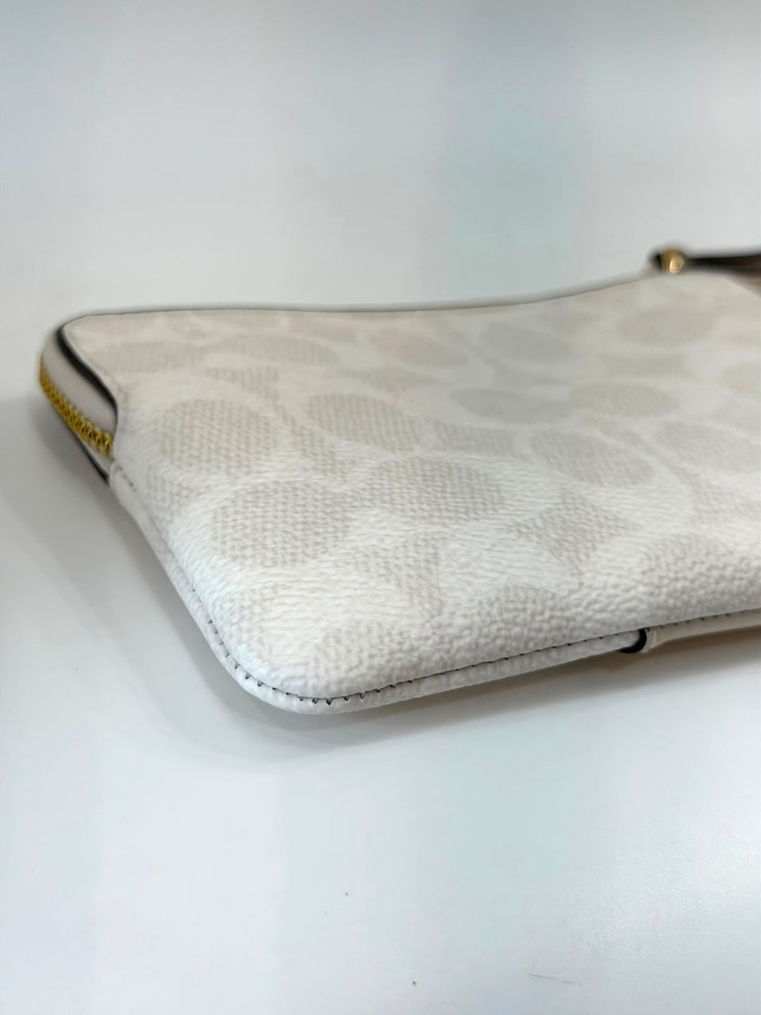 COACH SIGNATURE CANVAS ZIP WRISTLET