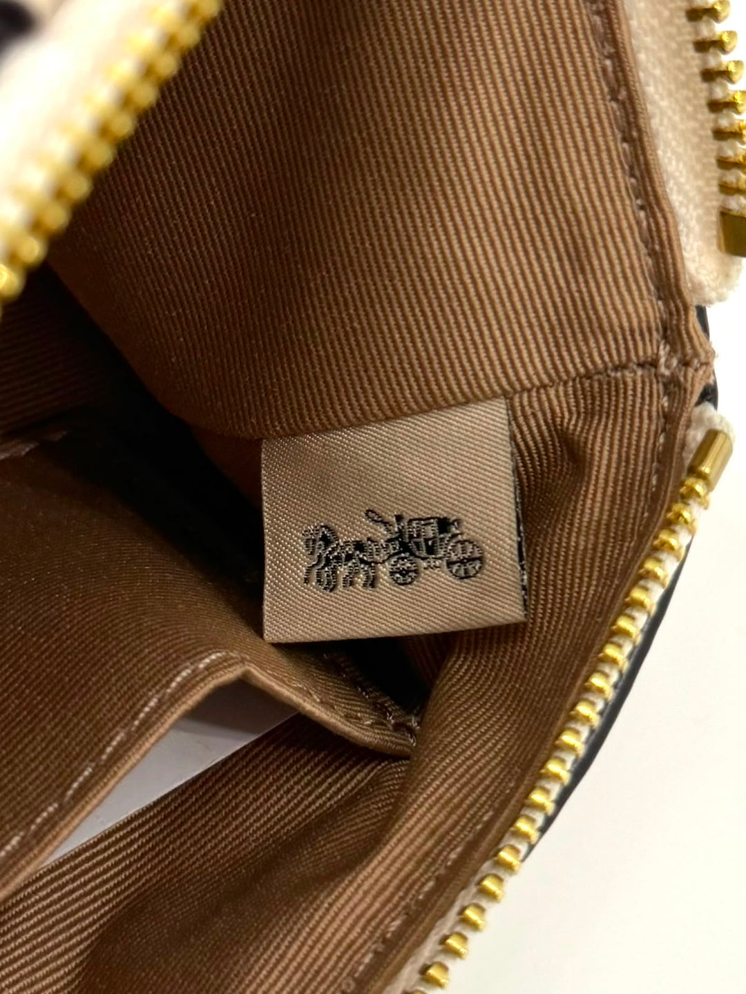 COACH SIGNATURE CANVAS ZIP WRISTLET