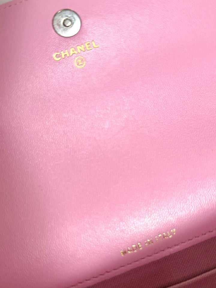 CHANEL 19 QUILTED LAMBSKIN WALLET ON CHAIN
