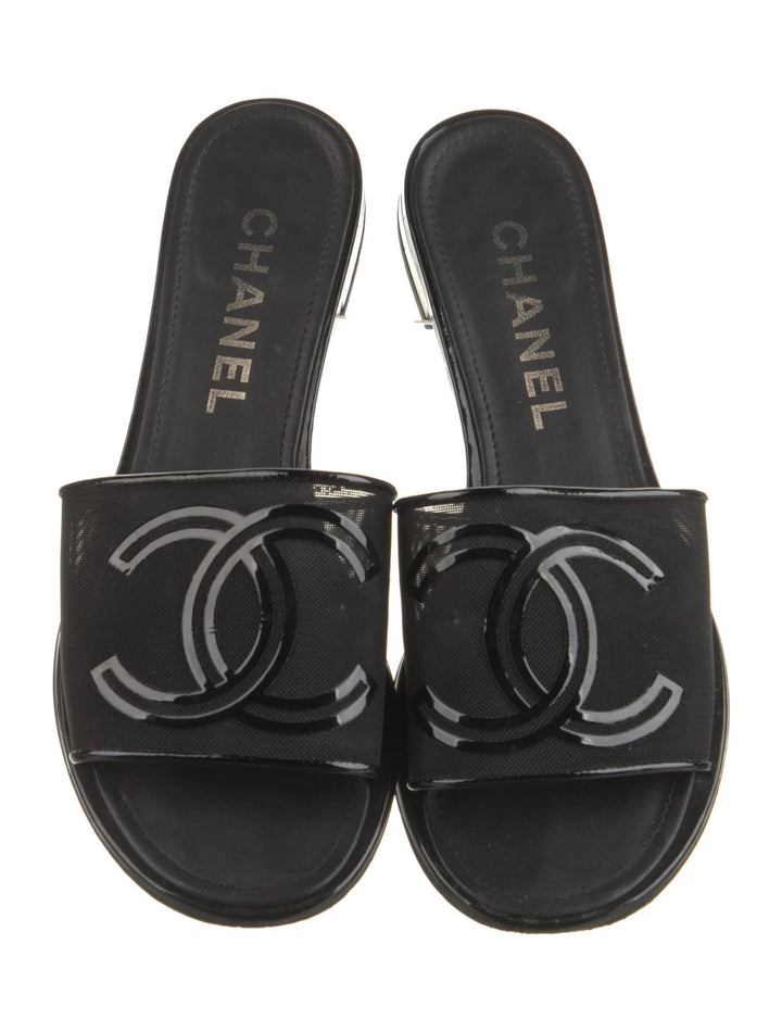 CHANEL 21S MESH PATENT LEATHER CC LOGO SLIDE SANDALS