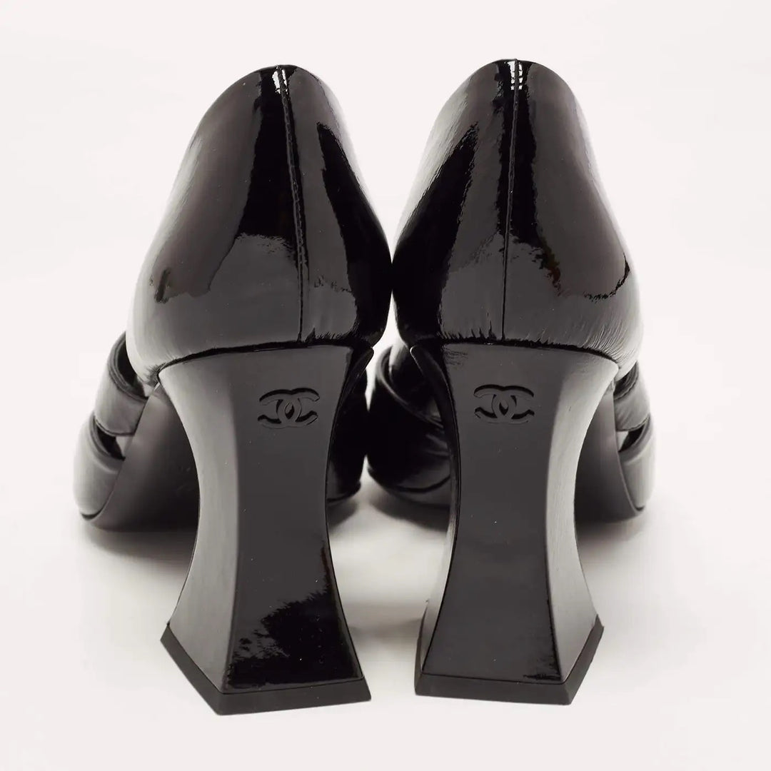 CHANEL CC  PATENT LEATHER D&