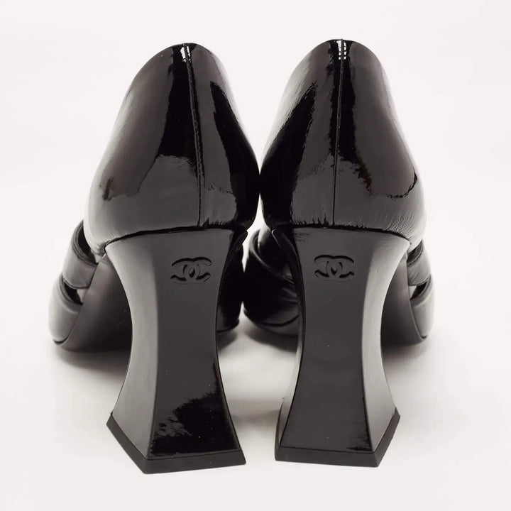 CHANEL CC  PATENT LEATHER D&