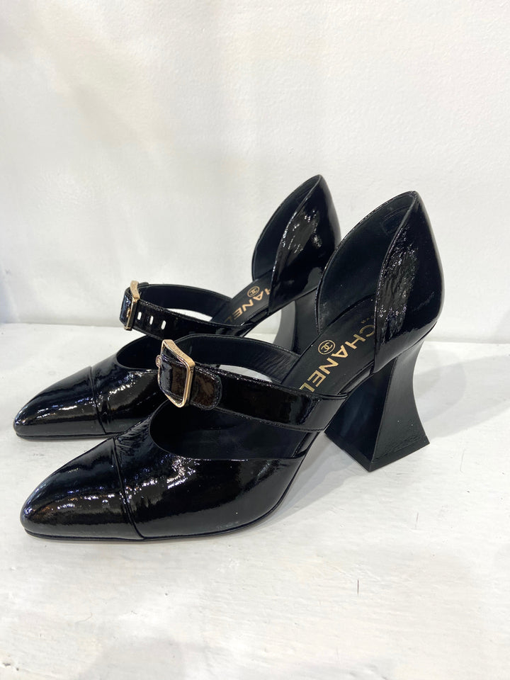 CHANEL CC  PATENT LEATHER D&