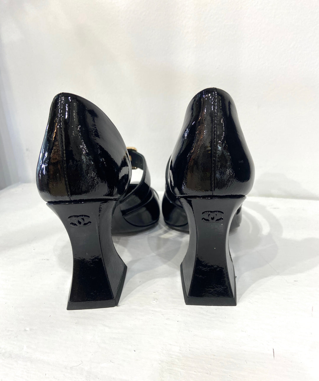 CHANEL CC  PATENT LEATHER D&