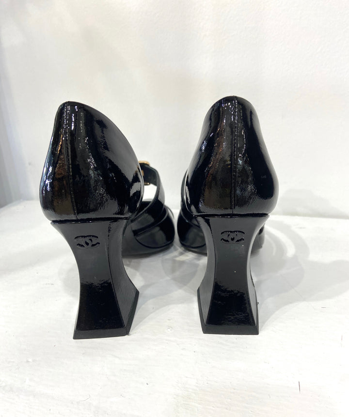 CHANEL CC  PATENT LEATHER D&