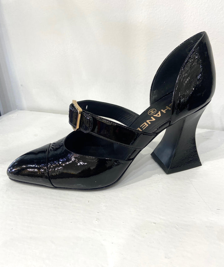 CHANEL CC  PATENT LEATHER D&