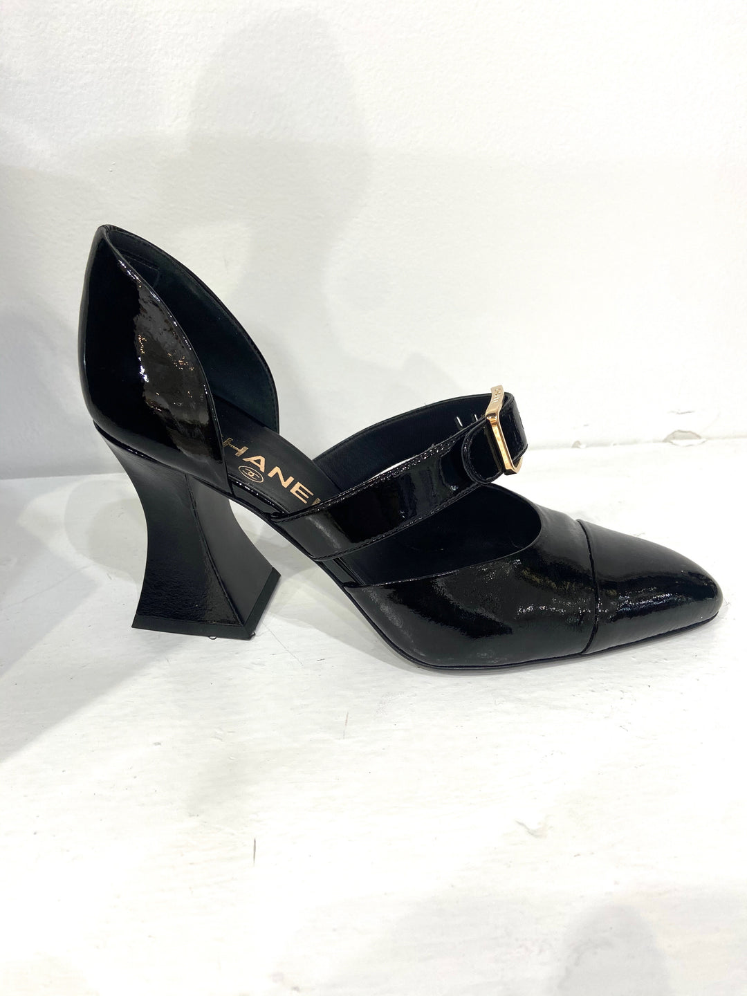 CHANEL CC  PATENT LEATHER D&
