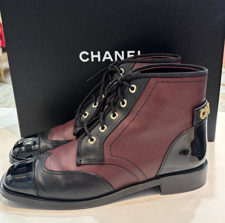 CHANEL CC LOGO CAP TOE CALFSKIN &amp; PATENT LEATHER LACE-UP ANKLE BOOTS