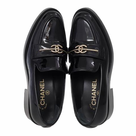 CHANEL CC LOGO CRUISE COLLECTION LOAFERS