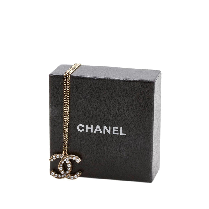 CHANEL CC FAUX PEARL PENDANT NECKLACE