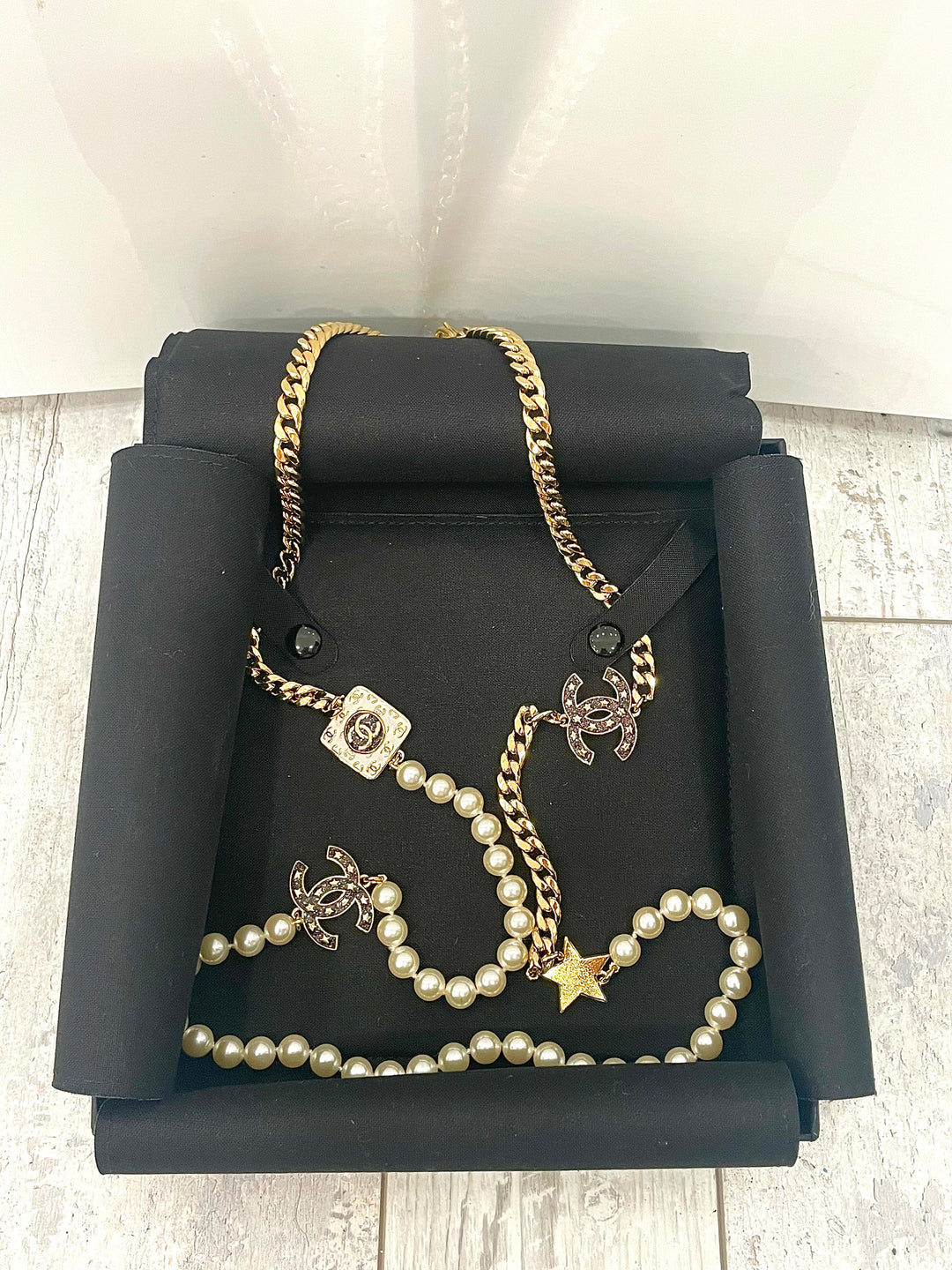 CHANEL CC CHAIN LINK PEARL MULTIPLE CHARMS NECKLACE
