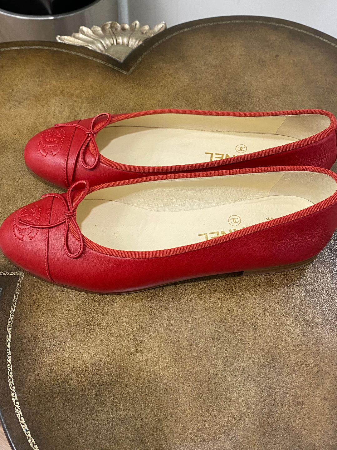CHANEL CC LEATHER BALLERINA FLATS