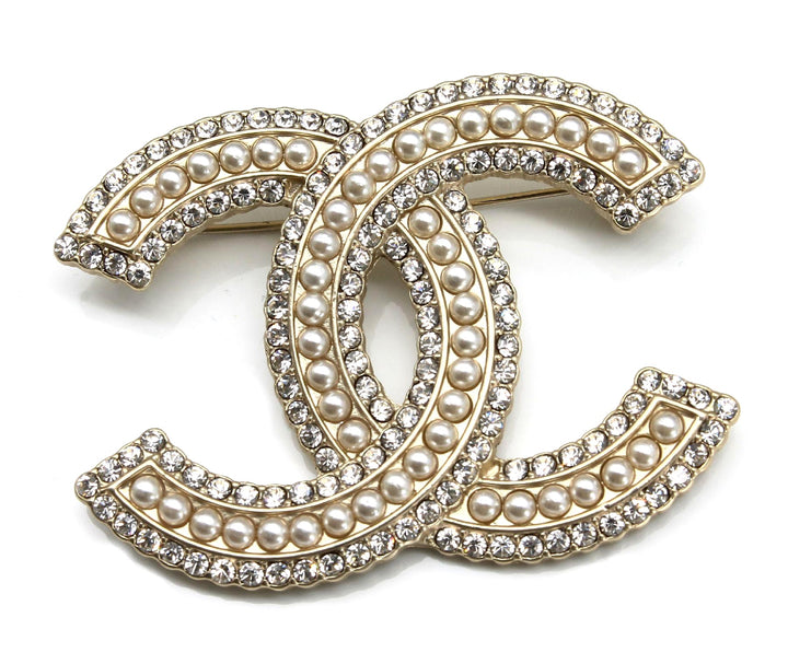 CHANEL CC CRYSTAL FAUX PEARL GOLD-PLATED BROOCH
