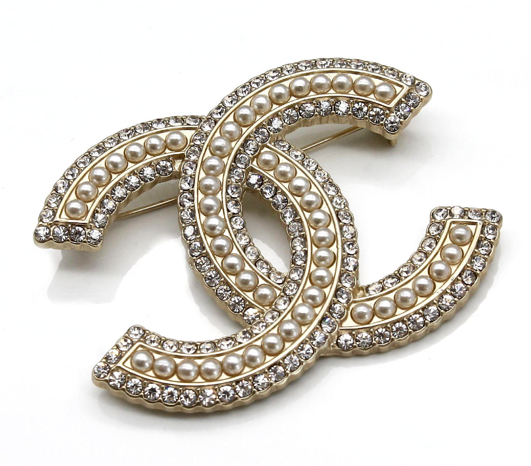 CHANEL CC CRYSTAL FAUX PEARL GOLD-PLATED BROOCH
