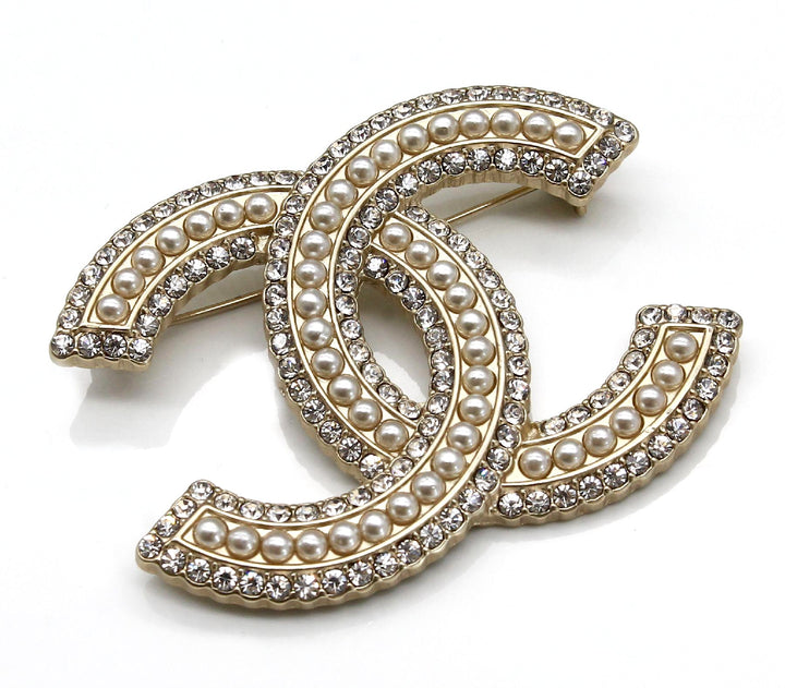 CHANEL CC CRYSTAL FAUX PEARL GOLD-PLATED BROOCH