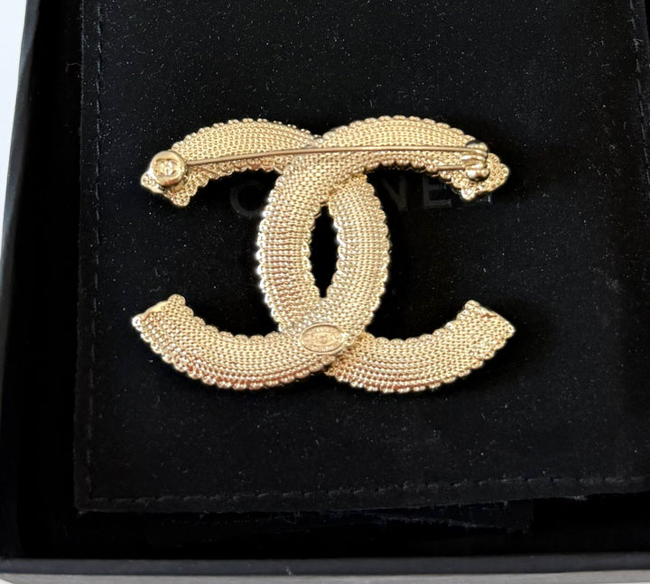 CHANEL CC CRYSTAL FAUX PEARL GOLD-PLATED BROOCH