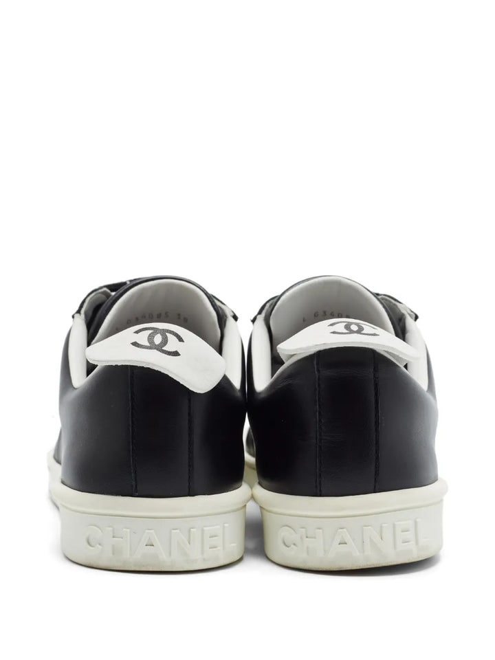 CHANEL CC LOGO TAG LOW-TOP CALFSKIN LEATHER SNEAKERS