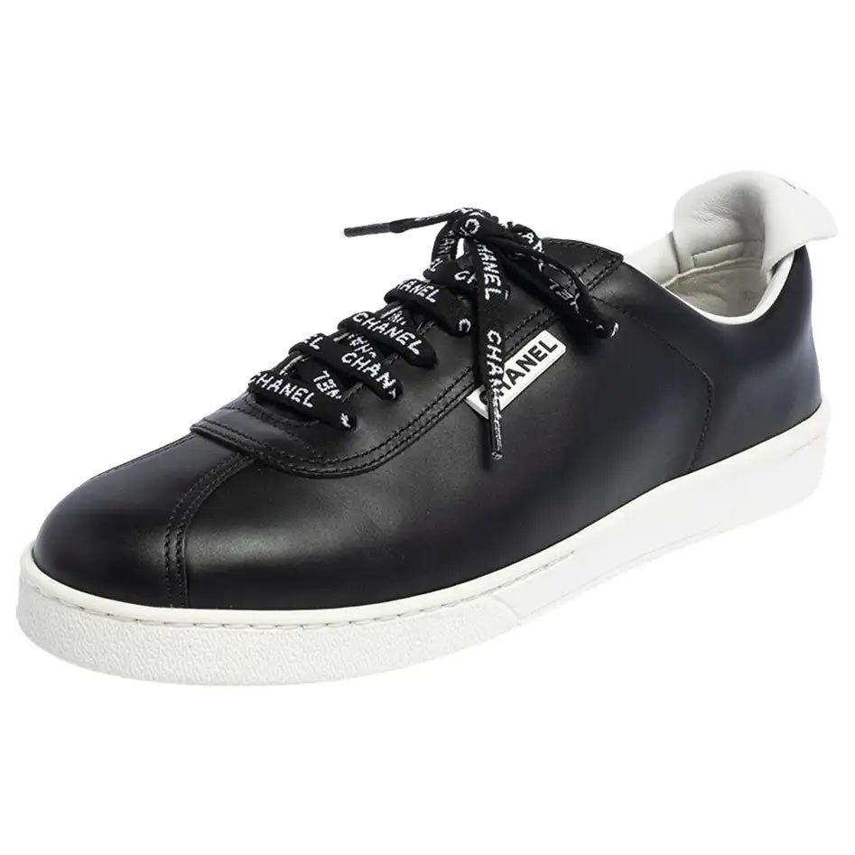 CHANEL CC LOGO TAG LOW-TOP CALFSKIN LEATHER SNEAKERS