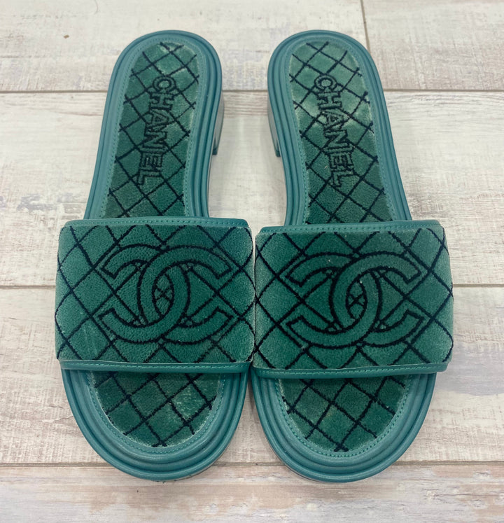 CHANEL CC EMROIDERED FABRIC &amp; CALFSKIN SLIDE MULES