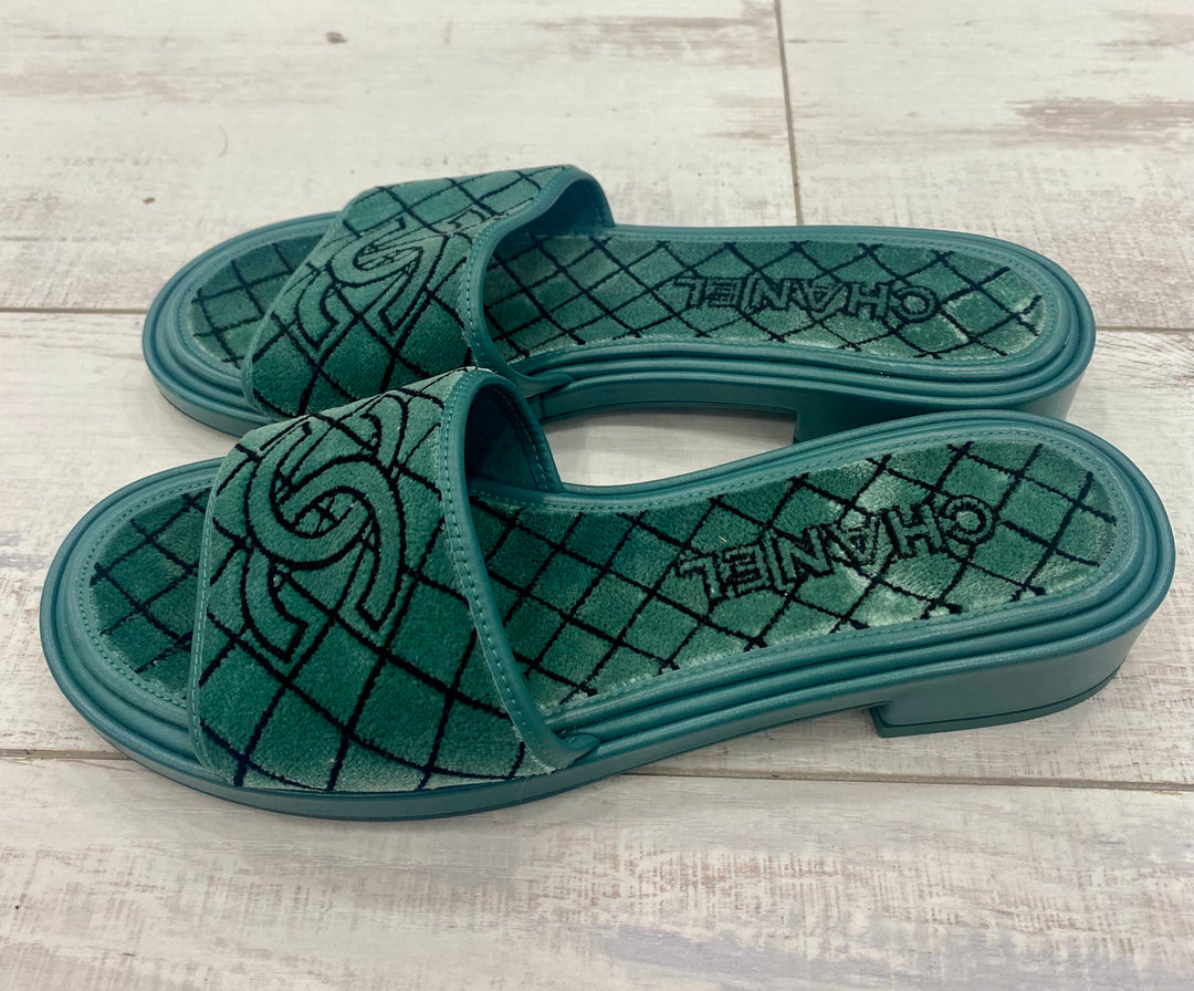 CHANEL CC EMROIDERED FABRIC &amp; CALFSKIN SLIDE MULES