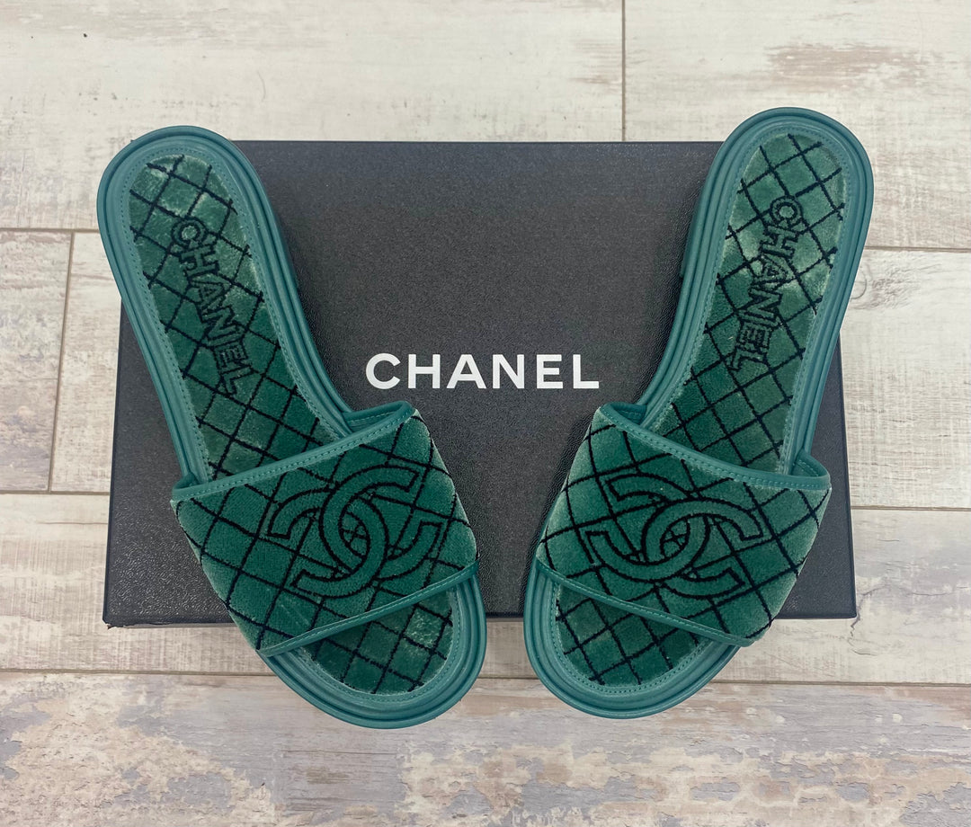 CHANEL CC EMROIDERED FABRIC &amp; CALFSKIN SLIDE MULES