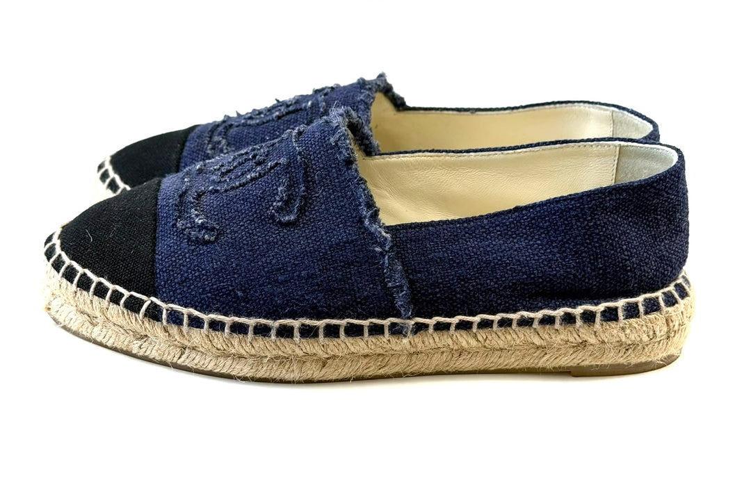 CHANEL CAP-TOE CC LOGO DENIM TOILE ESPADRILLES