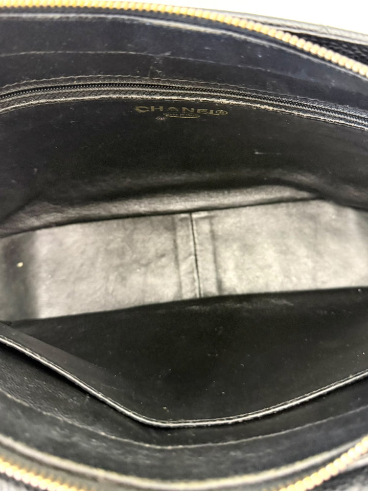 CHANEL CAVIAR QUILTED ZIP &amp; FLAP VINTAGE SHOULDER BAG
